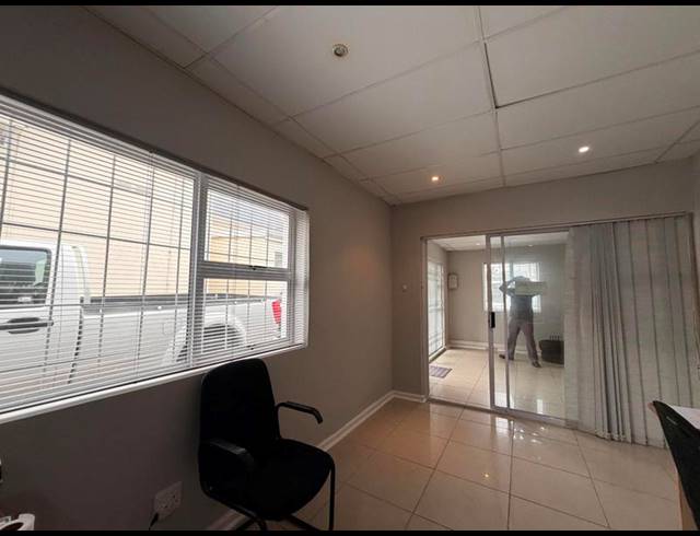 BUSINESS PROPERTY TO RENT IN MILL PARK